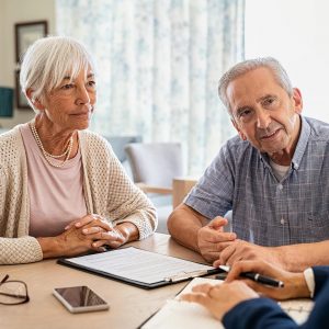 Nyugdíjas bankszámlák: melyik bank ad kedvezményt a 65+ korosztálynak?