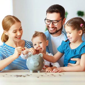 Pénzügyi nevelés a családban: Hogyan vezessük be a gyerekeket a bankolás világába?