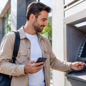 Revolut ingyenes készpénzfelvétel 2026-ban: így használhatod ki a havi 300 ezer forintos keretet