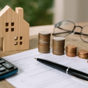 Adósságrendező hitel: kinek éri meg, és melyik bank adja a legjobb feltételekkel?