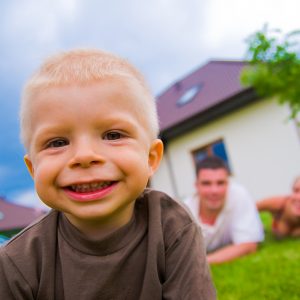 Vigyázzunk rájuk! Milyen biztosításokat érdemes gyermekre kötni?