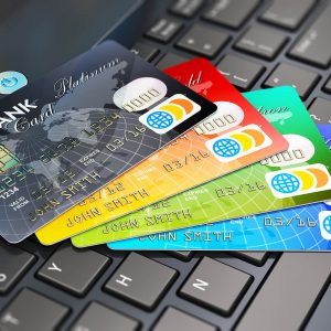 Diákszámlától a prémium csomagig – Melyik bankszámla való neked 2025-ben?