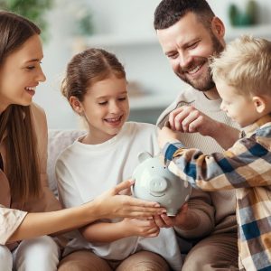Gyermek jövőjének biztosítása: Megtakarítási és befektetési lehetőségek